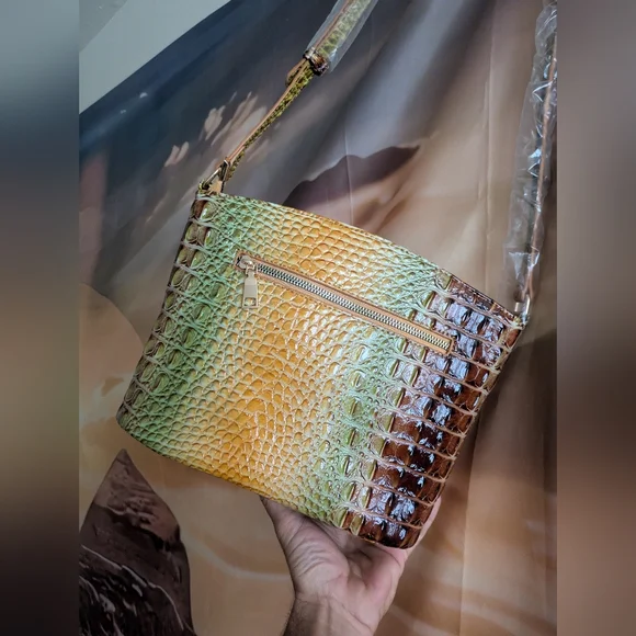 Elegant Crocodile Embossed Shoulder Bag - Green and Brown - Picture 2 of 5